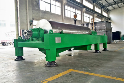 Decanter centrifuge